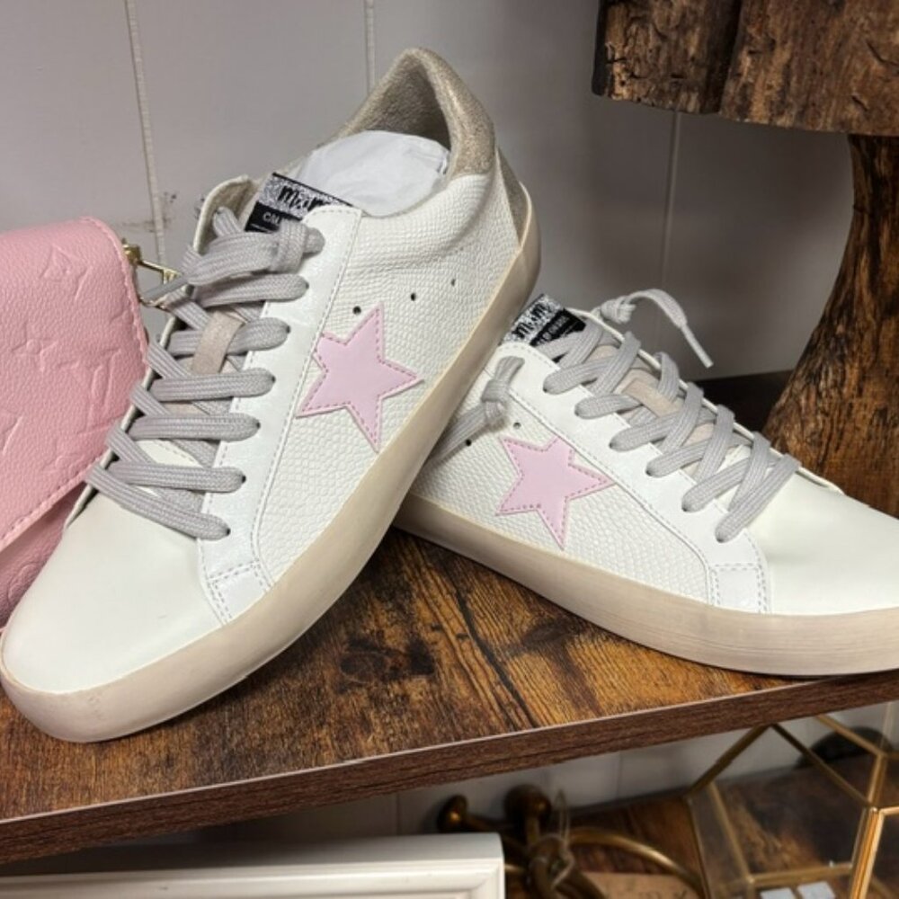 MiiM Sofia with pink star
